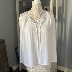 Ava & Viv White Blouse with Classic Elegance